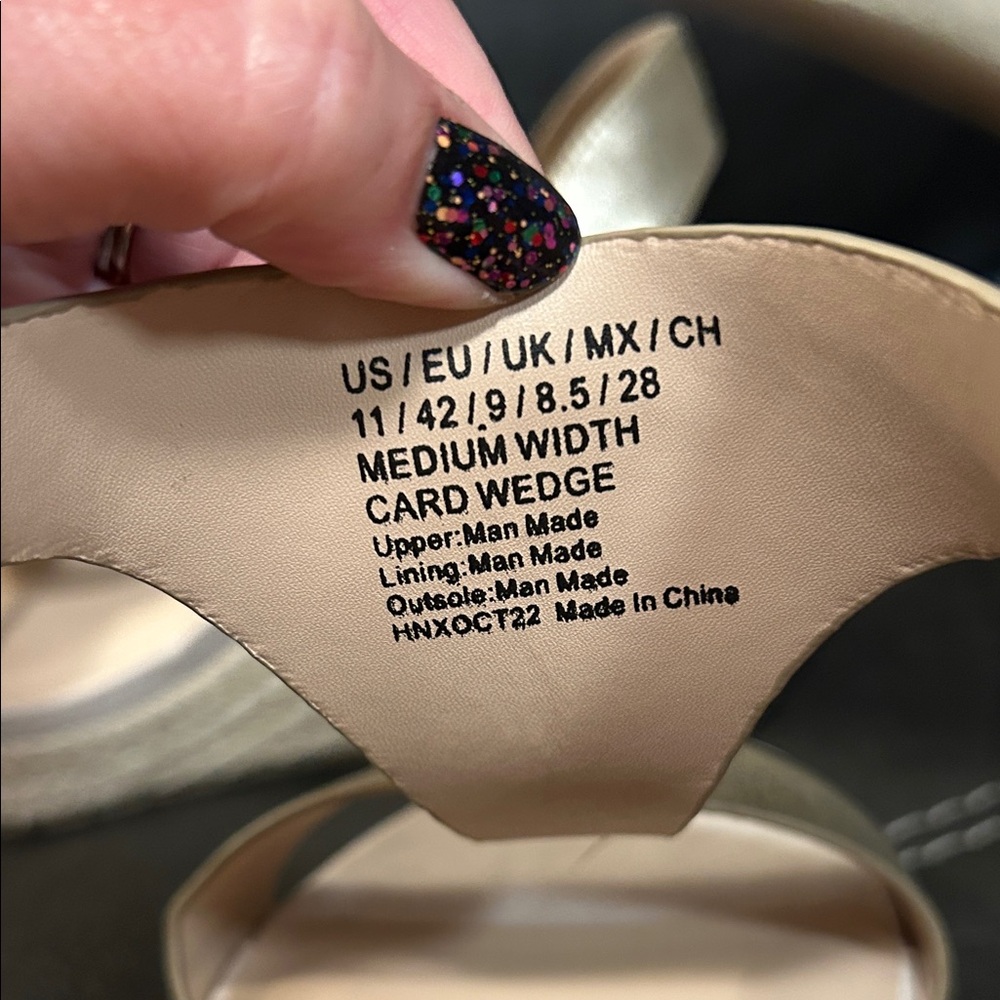 Reaction Kenneth Cole Gold Wedge Sandals - Picture 3 of 7